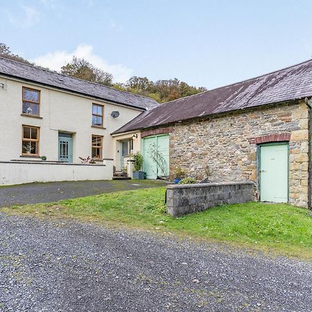 Pwll Farmhouse Llanllawdog Kültér fotó