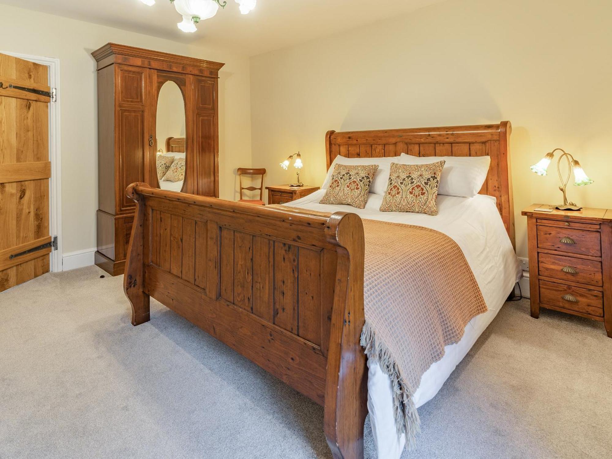 Pwll Farmhouse Llanllawdog Kültér fotó
