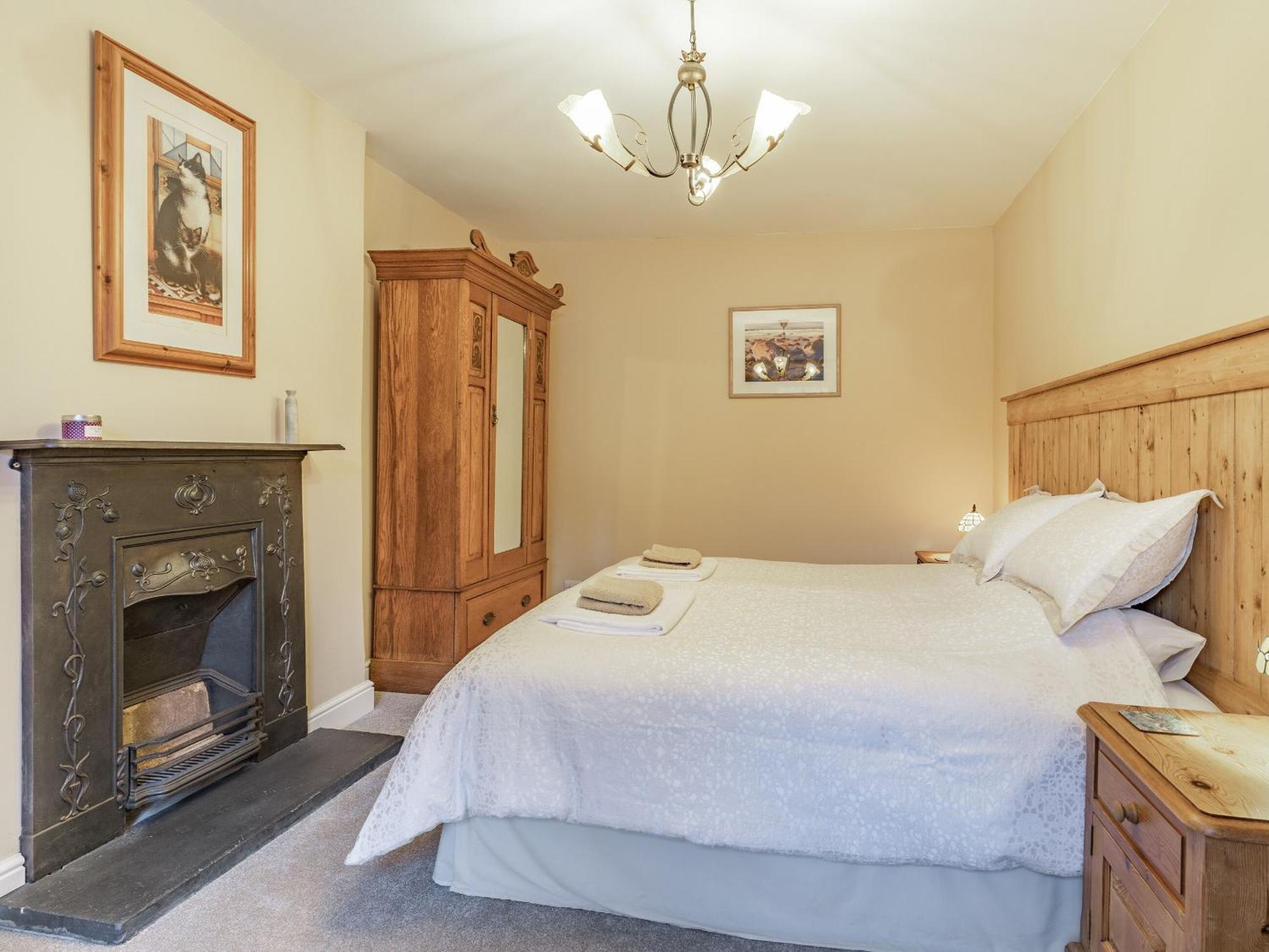 Pwll Farmhouse Llanllawdog Kültér fotó