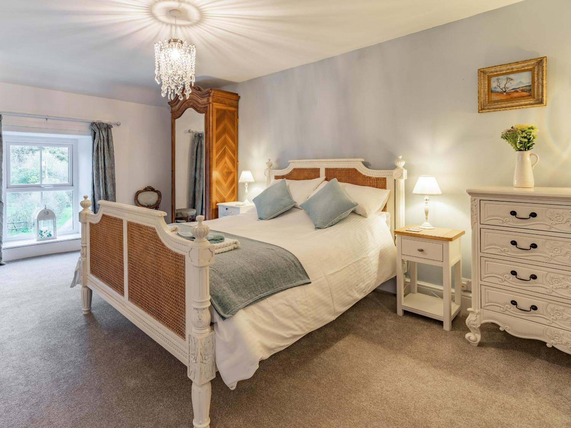 Pwll Farmhouse Llanllawdog Kültér fotó