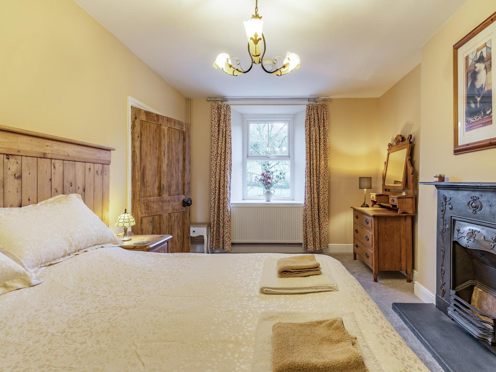 Pwll Farmhouse Llanllawdog Kültér fotó