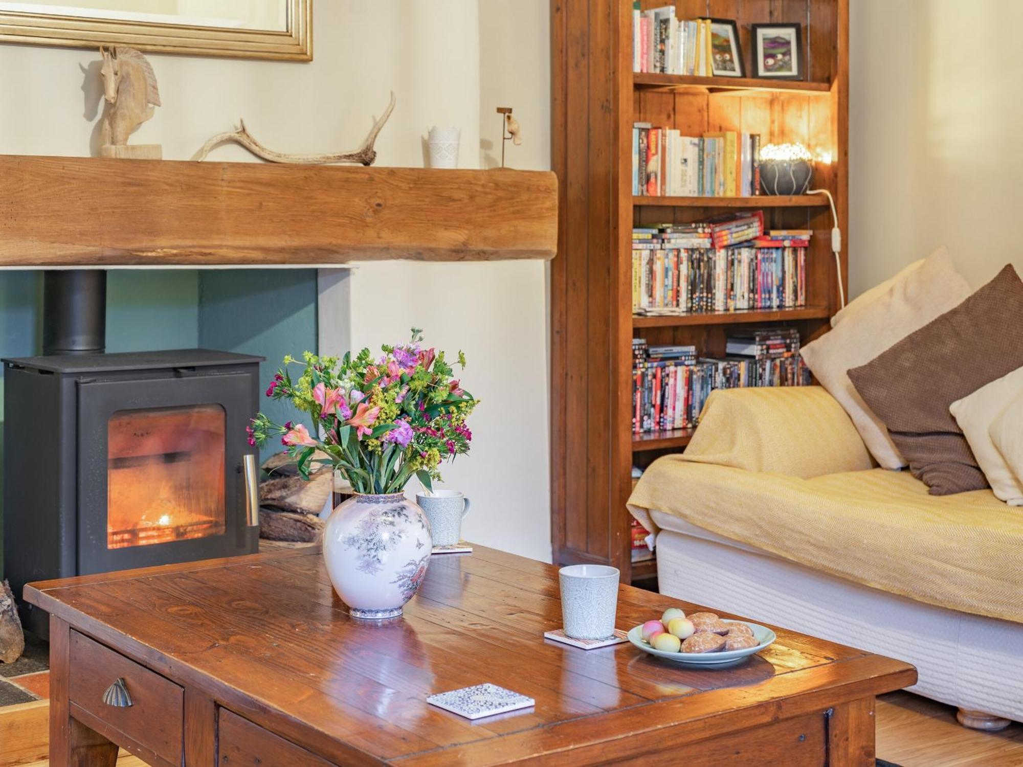 Pwll Farmhouse Llanllawdog Kültér fotó