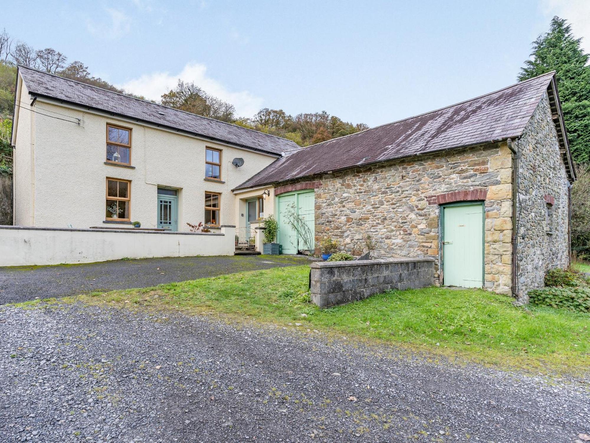 Pwll Farmhouse Llanllawdog Kültér fotó