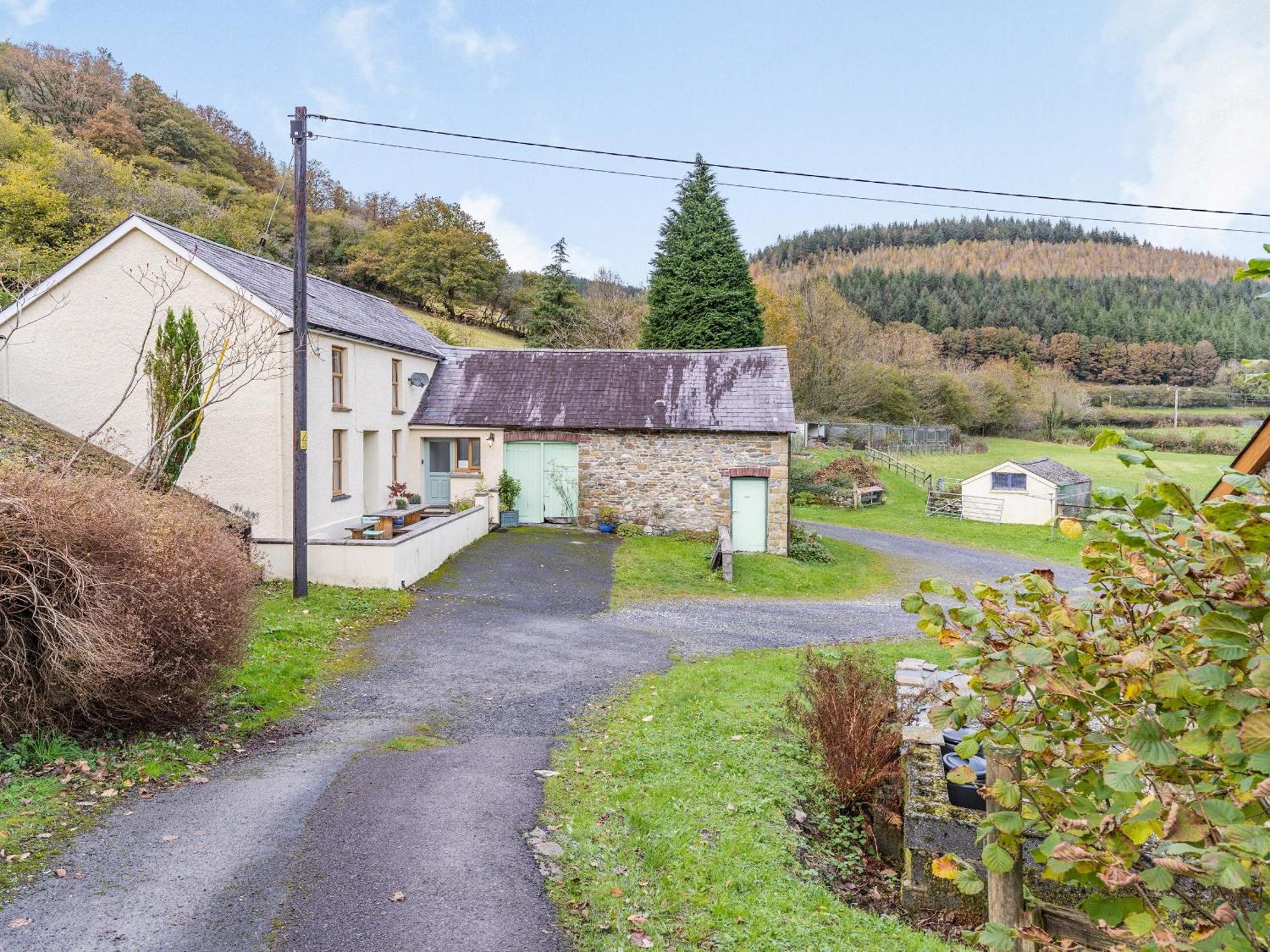 Pwll Farmhouse Llanllawdog Kültér fotó